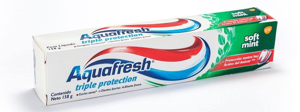 kem-danh-rang-Aquafresh-huong-tra-xanh-140g-cua-nhat-ban-3