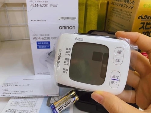 Máy đo huyết áp Omron Nhật Bản giá bao nhiêu?-2